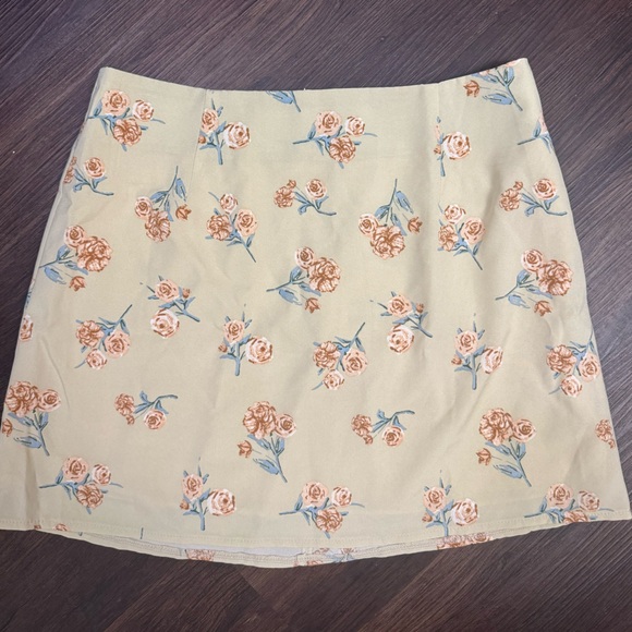 Princess Polly Dresses & Skirts - Princess Polly Floral Skirt